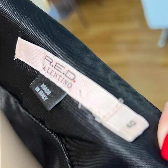 Valentino Elegant Black Velvet Dress with Lace Trim - Picture 5 of 5